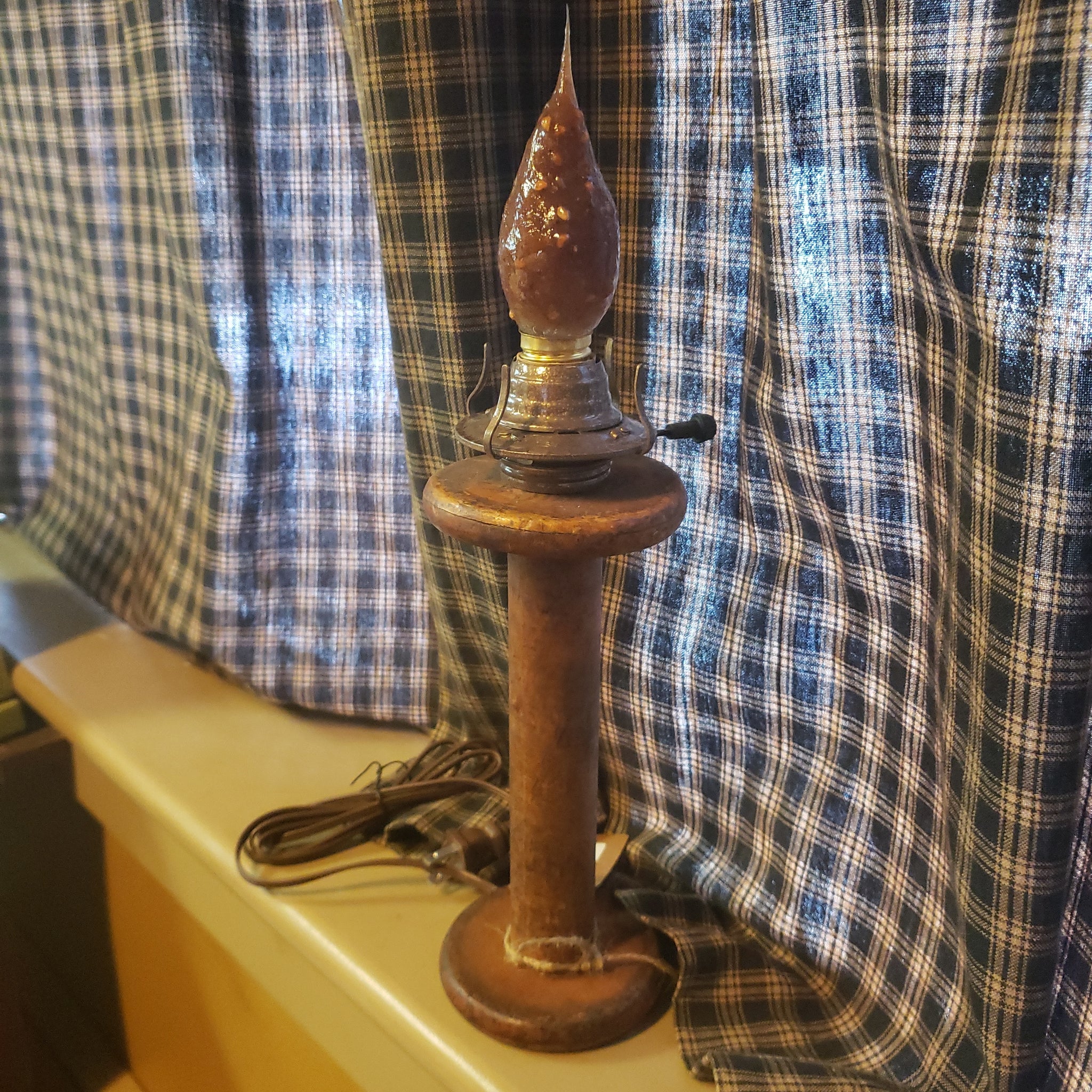 Olde Chamber Spool Lantern Large