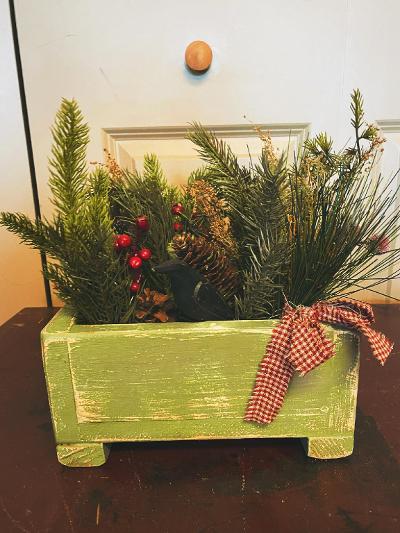 Christmas Centerpiece     (NOT AVAILABLE FOR SHIPPING)